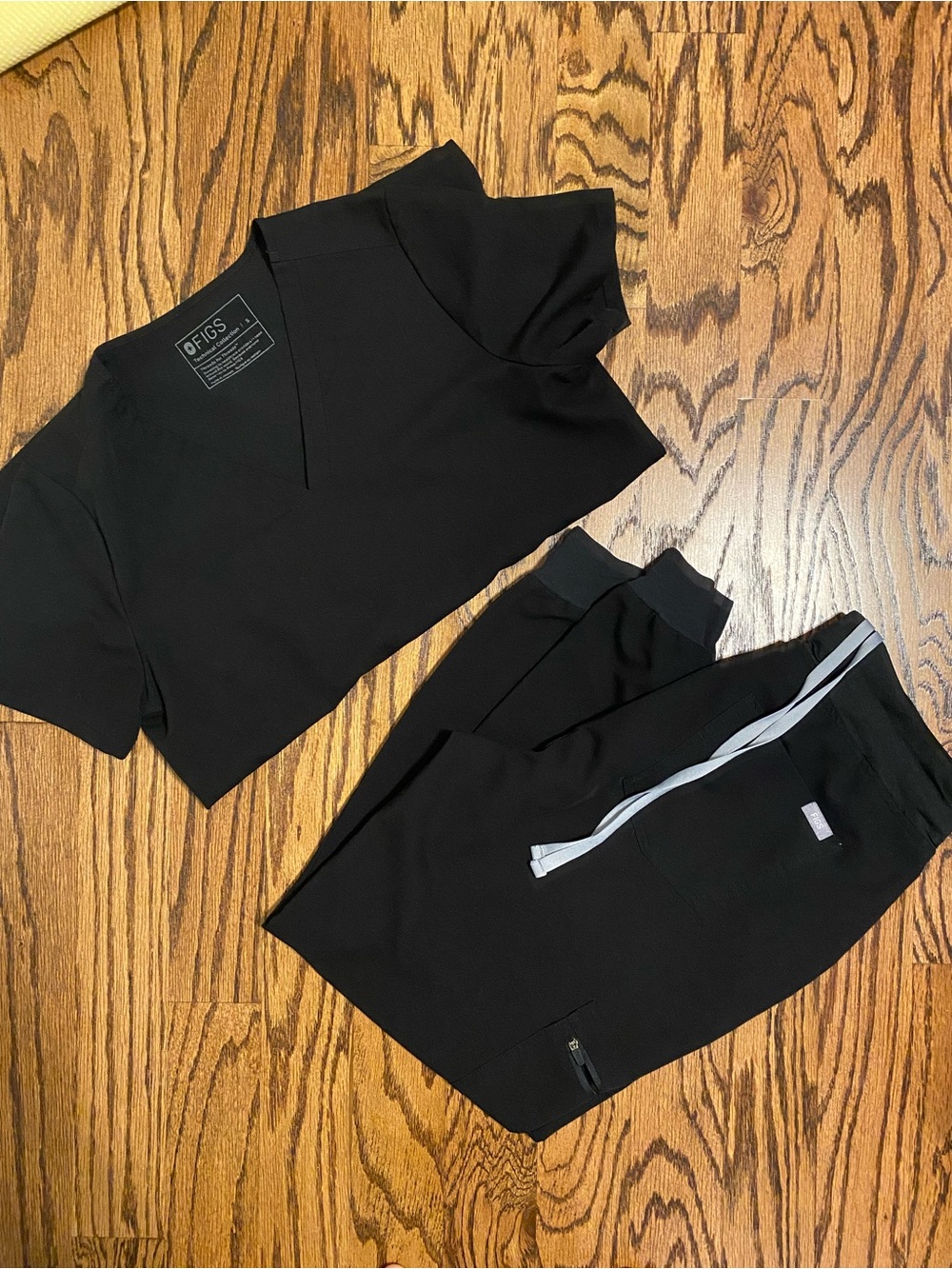Figs Black Scrub Set